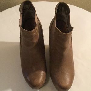 Seychelles Tan Ankle Booties Size 7